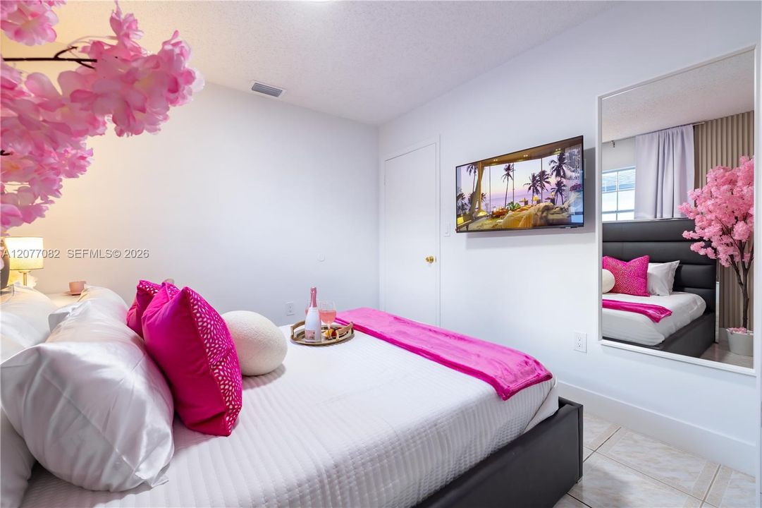 En Venta: $675,000 (4 camas, 2 baños, 1836 Pies cuadrados)