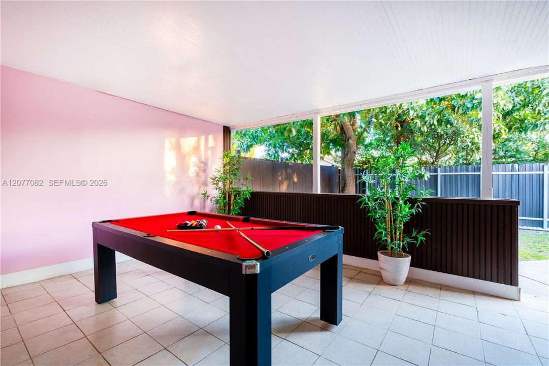 En Venta: $675,000 (4 camas, 2 baños, 1836 Pies cuadrados)