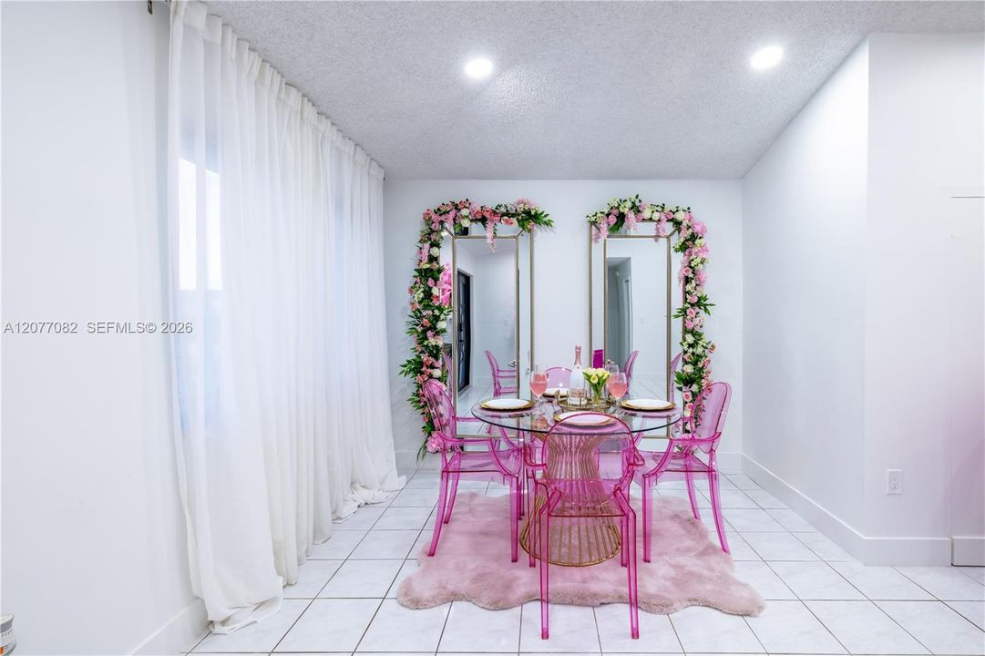 En Venta: $675,000 (4 camas, 2 baños, 1836 Pies cuadrados)