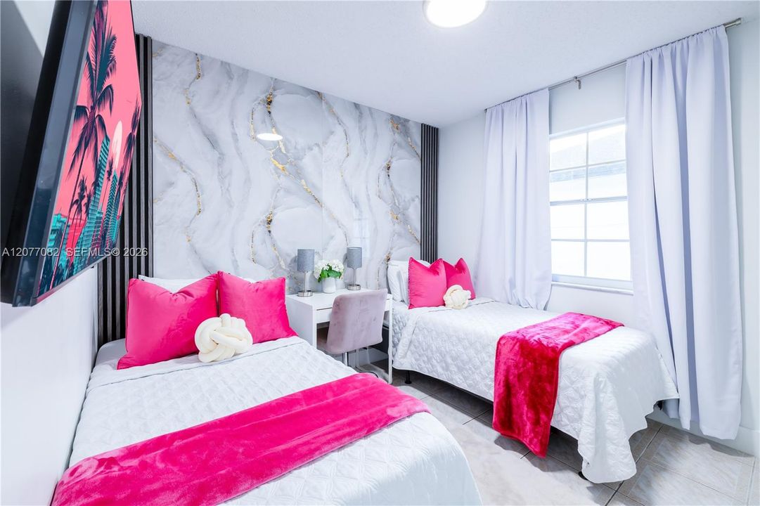 En Venta: $675,000 (4 camas, 2 baños, 1836 Pies cuadrados)