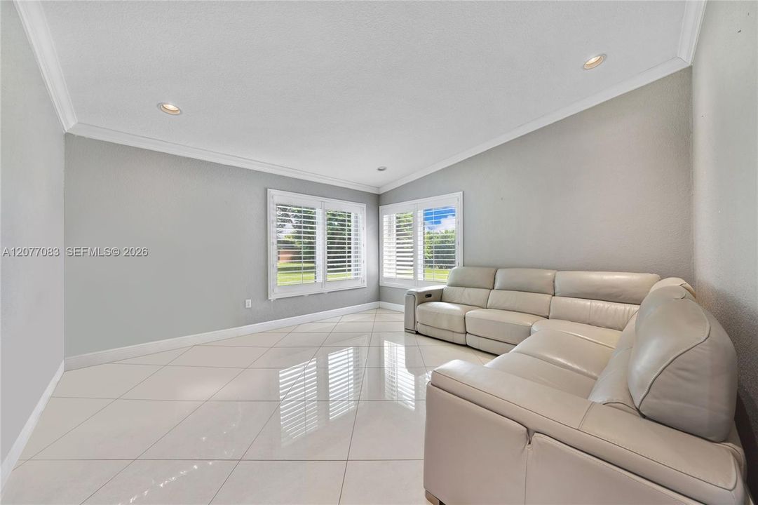 На продажу: $3,000,000 (4 спален, 2 ванн, 2829 Квадратных фут)