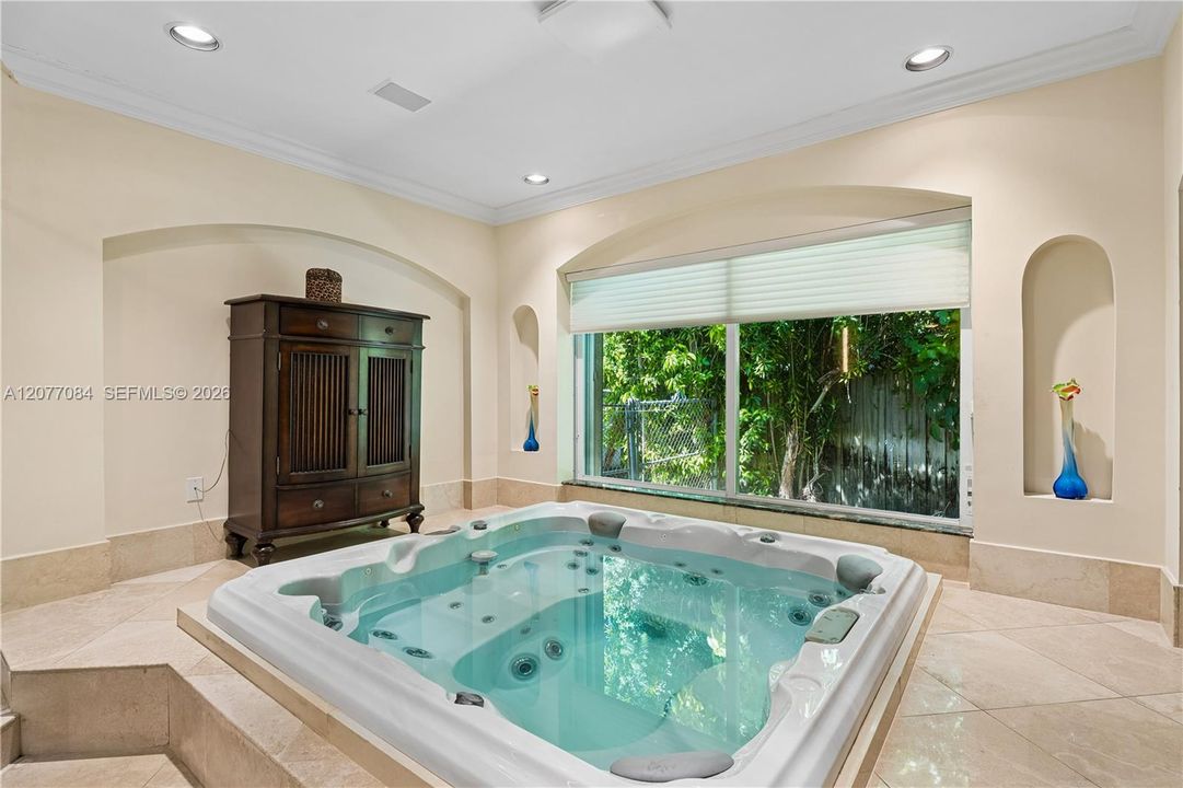 For Sale: $5,785,000 (6 beds, 7 baths, 7563 Square Feet)