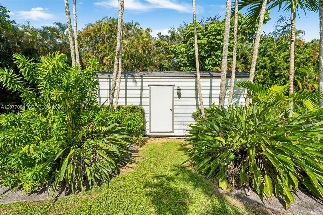 For Sale: $5,785,000 (6 beds, 7 baths, 7563 Square Feet)