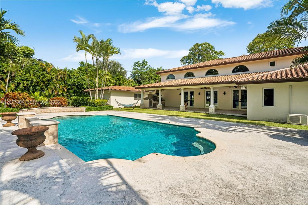 For Sale: $5,785,000 (6 beds, 7 baths, 7563 Square Feet)