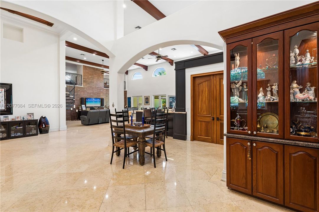 For Sale: $5,785,000 (6 beds, 7 baths, 7563 Square Feet)