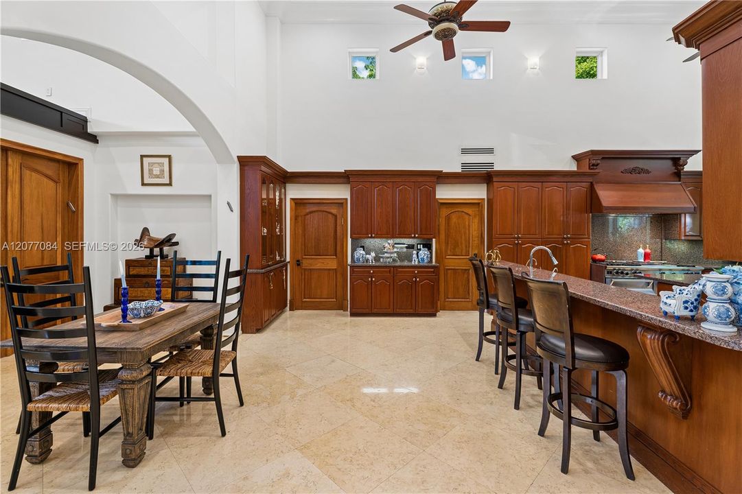 For Sale: $5,785,000 (6 beds, 7 baths, 7563 Square Feet)