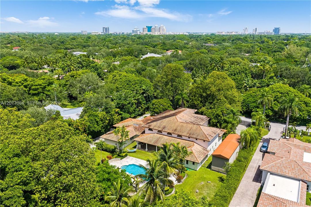 For Sale: $5,785,000 (6 beds, 7 baths, 7563 Square Feet)