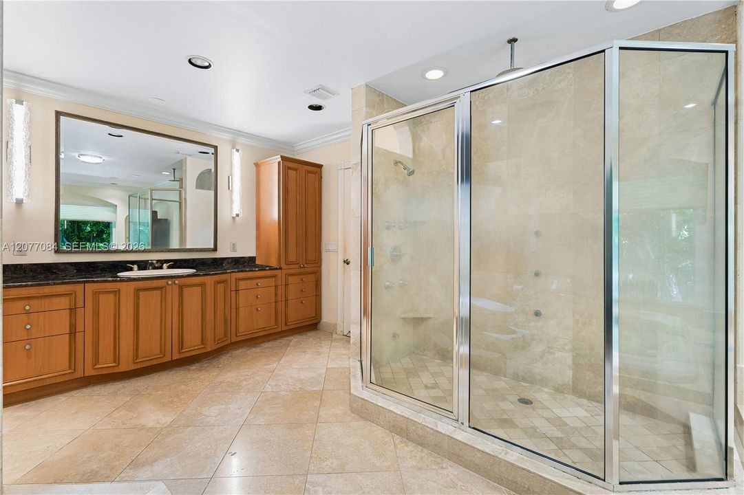 For Sale: $5,785,000 (6 beds, 7 baths, 7563 Square Feet)