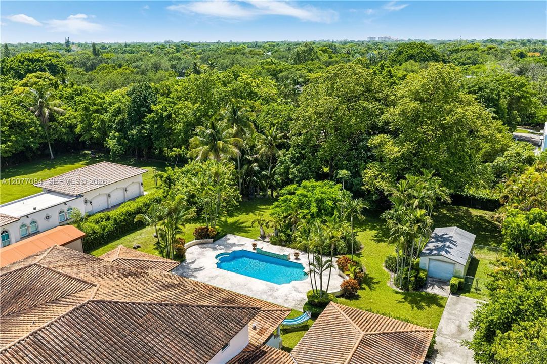 For Sale: $5,785,000 (6 beds, 7 baths, 7563 Square Feet)