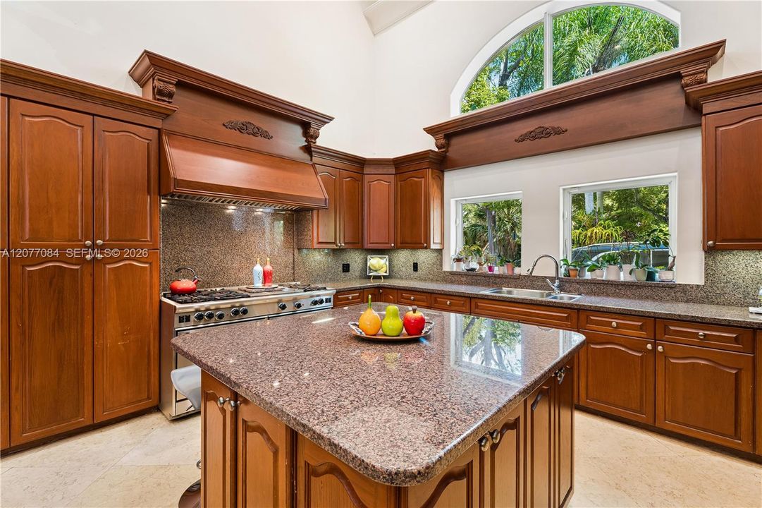 For Sale: $5,785,000 (6 beds, 7 baths, 7563 Square Feet)