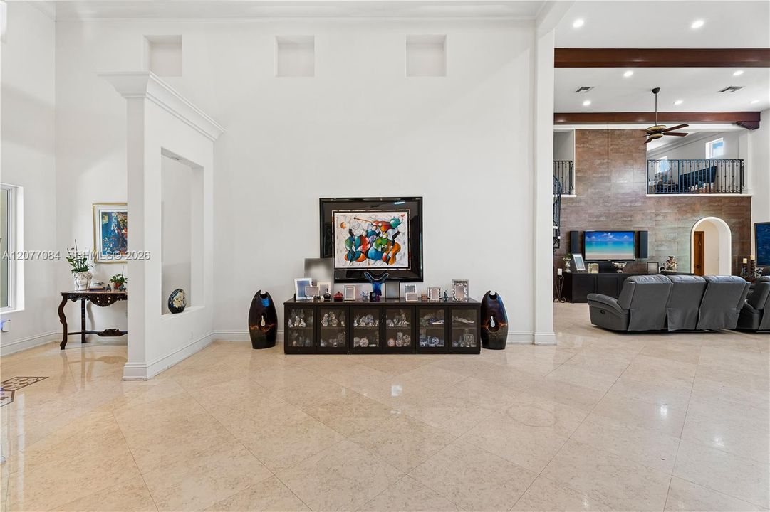 For Sale: $5,785,000 (6 beds, 7 baths, 7563 Square Feet)