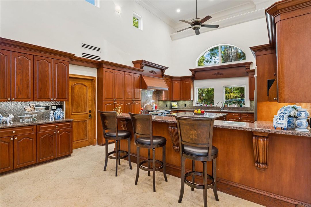 For Sale: $5,785,000 (6 beds, 7 baths, 7563 Square Feet)