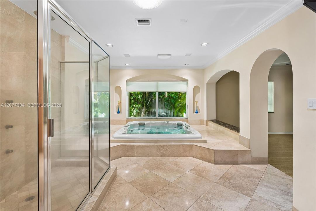 For Sale: $5,785,000 (6 beds, 7 baths, 7563 Square Feet)