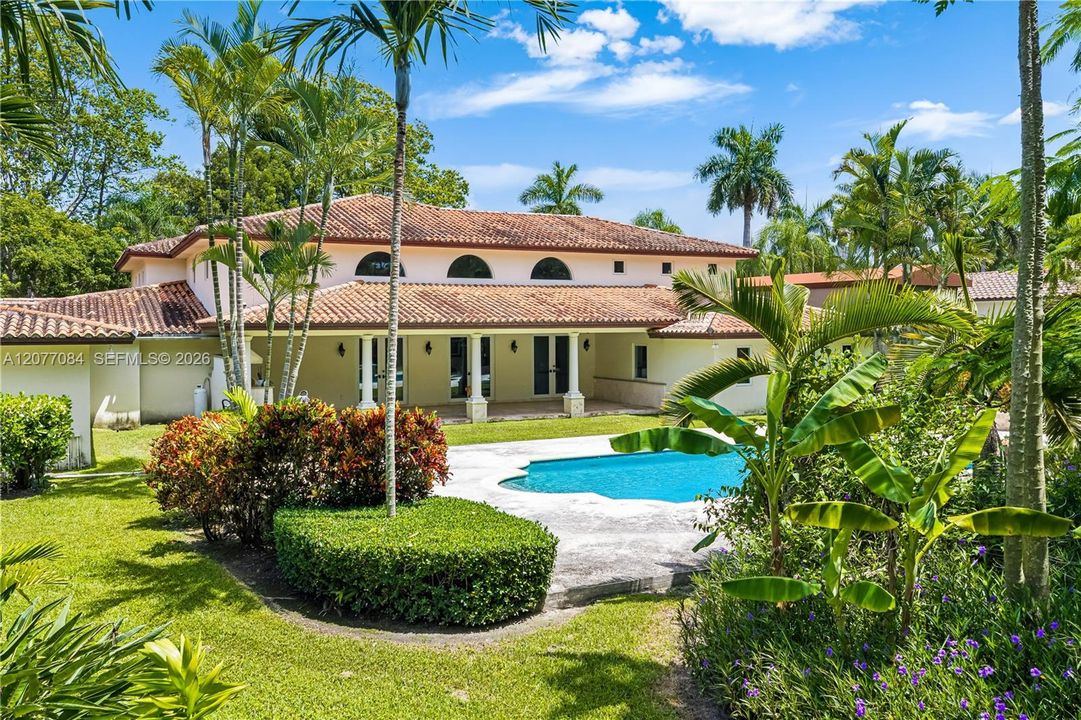 For Sale: $5,785,000 (6 beds, 7 baths, 7563 Square Feet)
