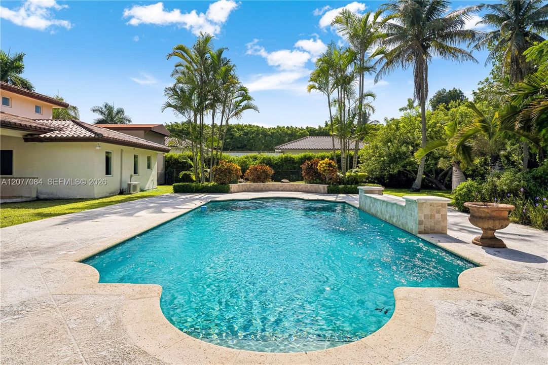 For Sale: $5,785,000 (6 beds, 7 baths, 7563 Square Feet)
