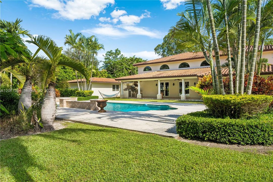 For Sale: $5,785,000 (6 beds, 7 baths, 7563 Square Feet)