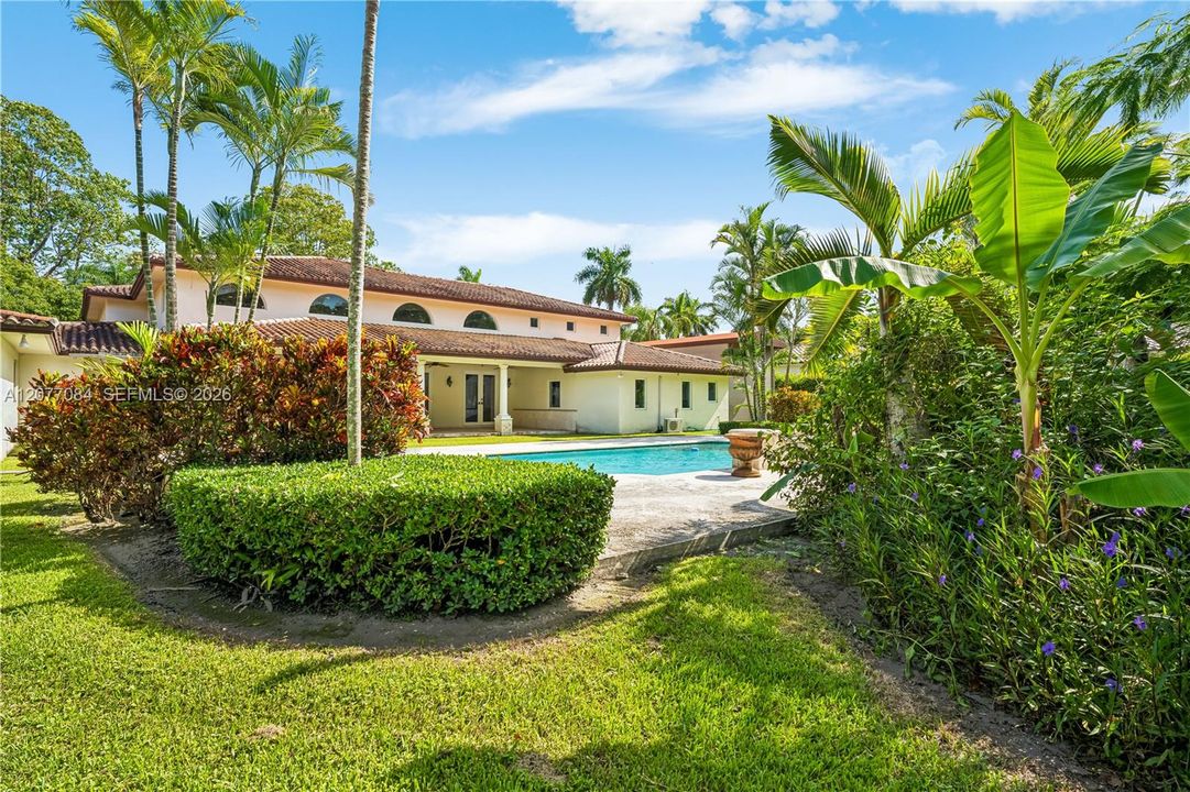 For Sale: $5,785,000 (6 beds, 7 baths, 7563 Square Feet)