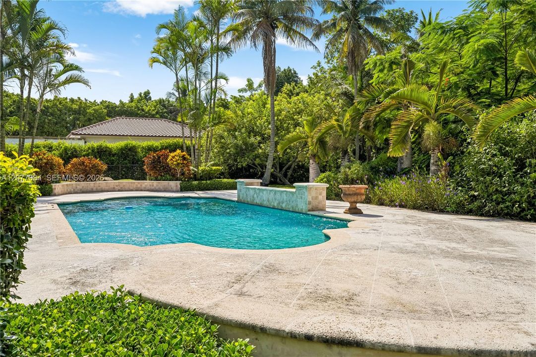 For Sale: $5,785,000 (6 beds, 7 baths, 7563 Square Feet)