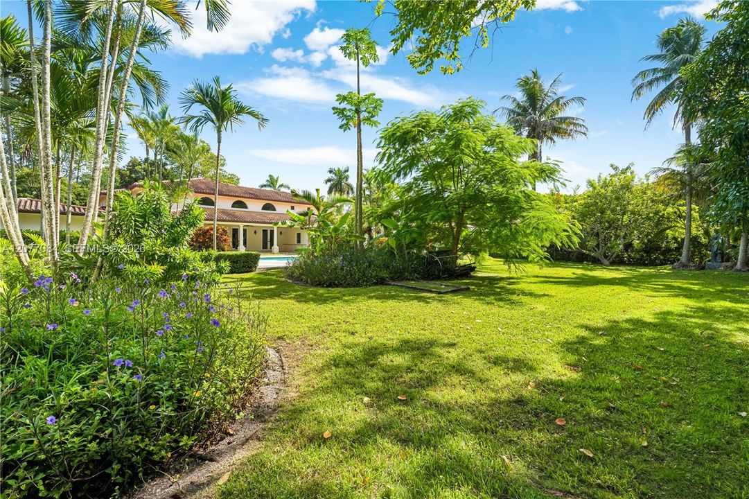 For Sale: $5,785,000 (6 beds, 7 baths, 7563 Square Feet)