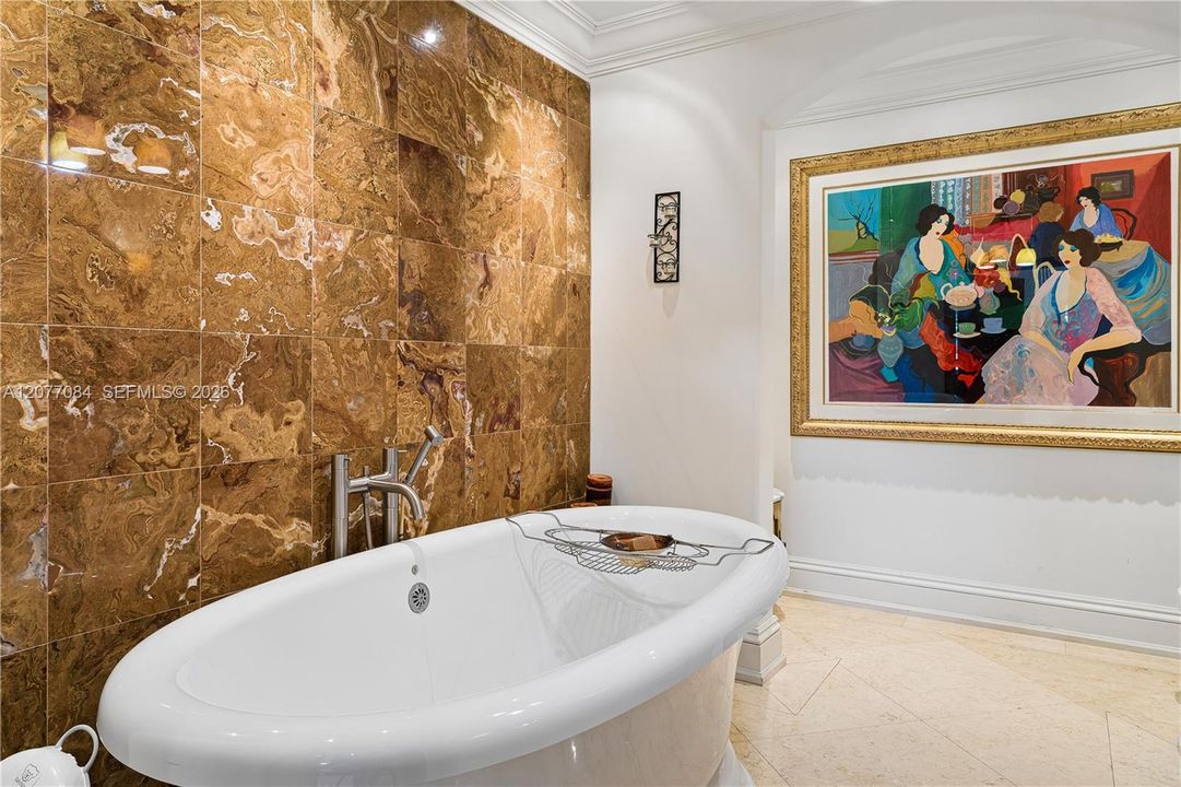 For Sale: $5,785,000 (6 beds, 7 baths, 7563 Square Feet)