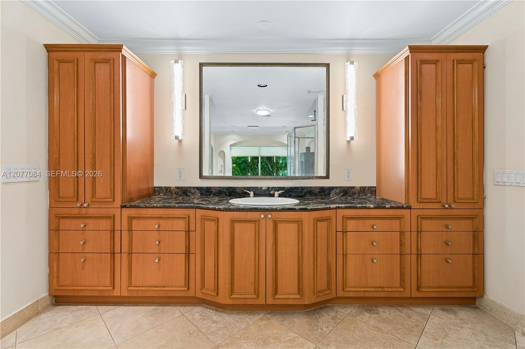For Sale: $5,785,000 (6 beds, 7 baths, 7563 Square Feet)