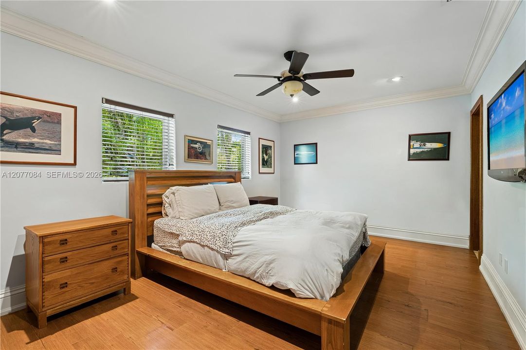 For Sale: $5,785,000 (6 beds, 7 baths, 7563 Square Feet)