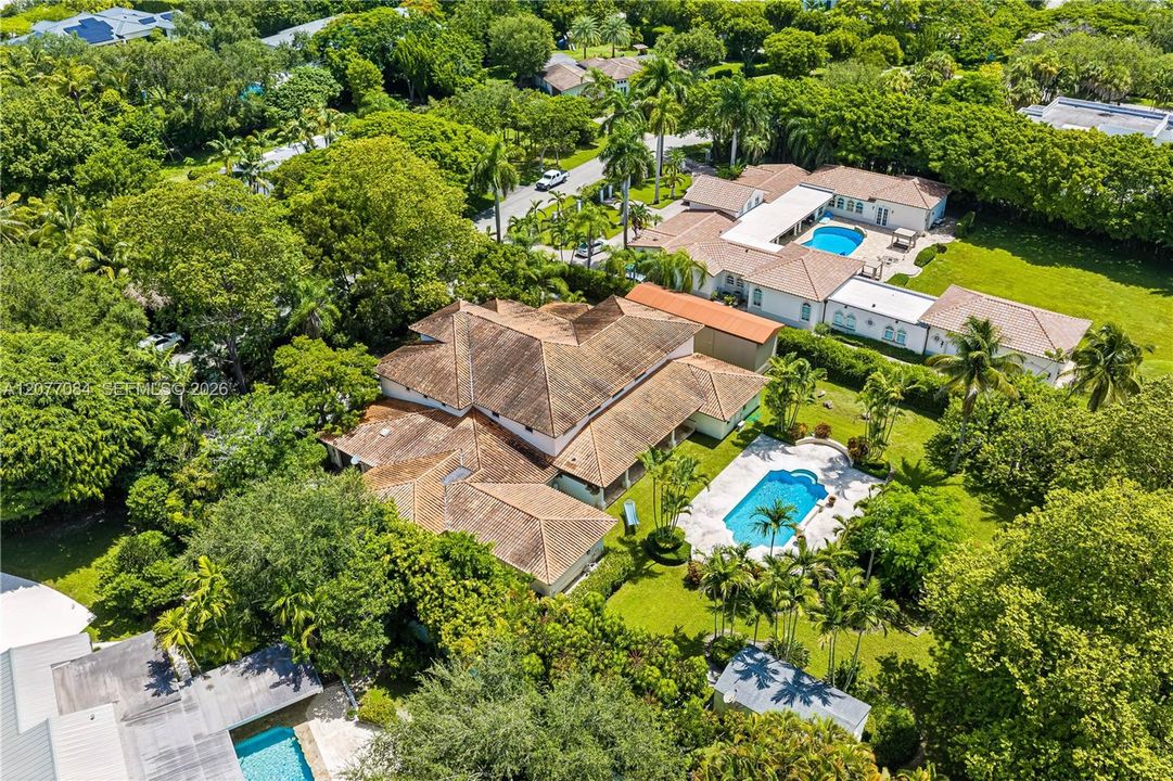 For Sale: $5,785,000 (6 beds, 7 baths, 7563 Square Feet)