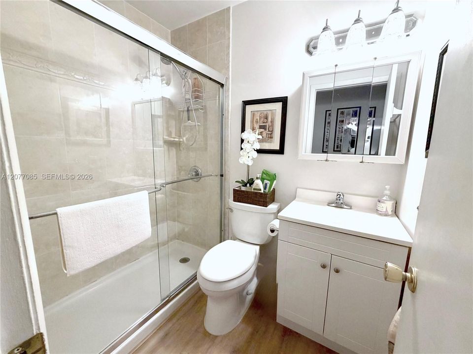 En Venta: $469,900 (3 camas, 2 baños, 1305 Pies cuadrados)