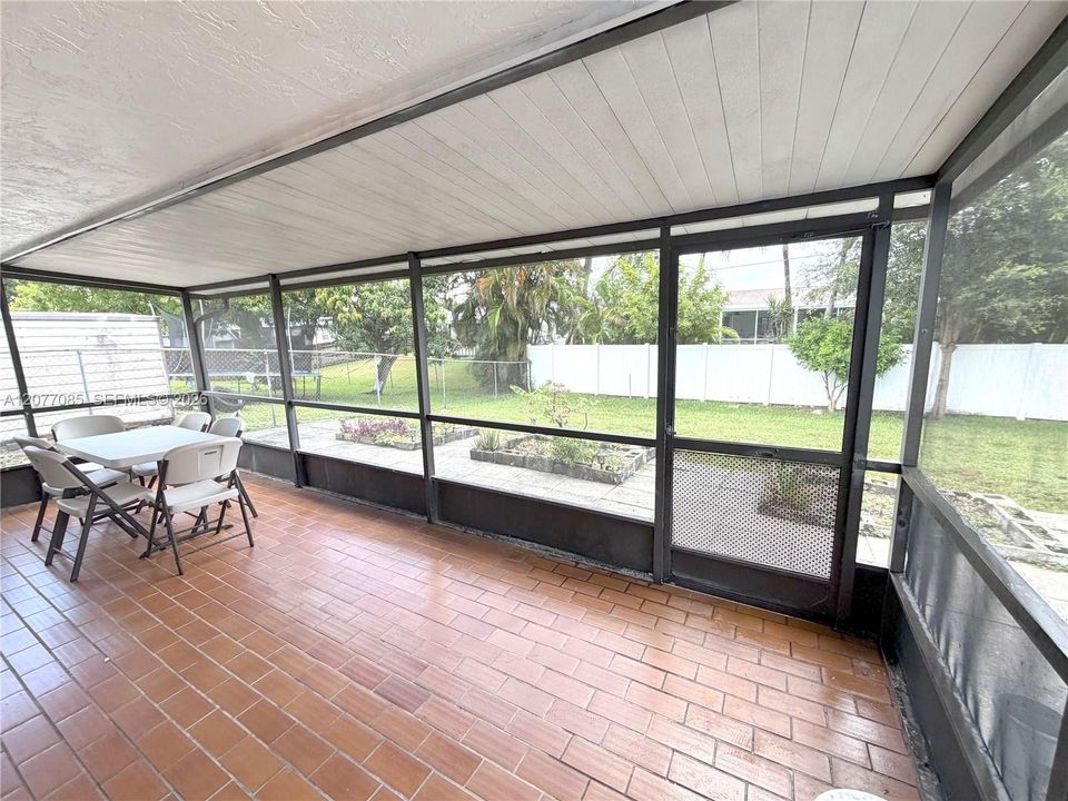 En Venta: $469,900 (3 camas, 2 baños, 1305 Pies cuadrados)