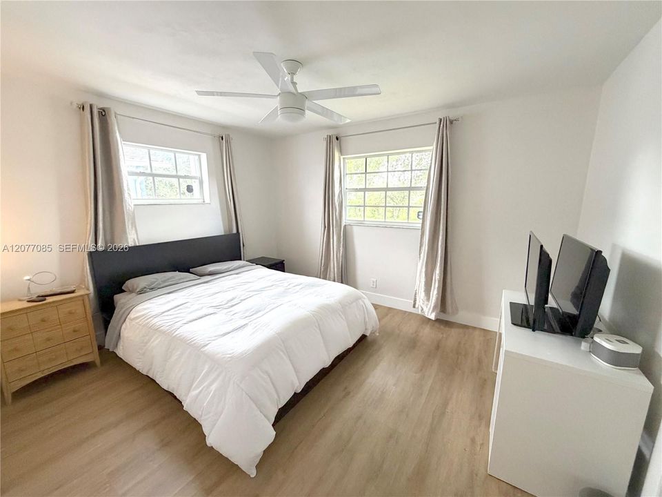 En Venta: $469,900 (3 camas, 2 baños, 1305 Pies cuadrados)