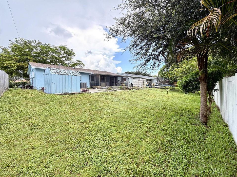 En Venta: $469,900 (3 camas, 2 baños, 1305 Pies cuadrados)