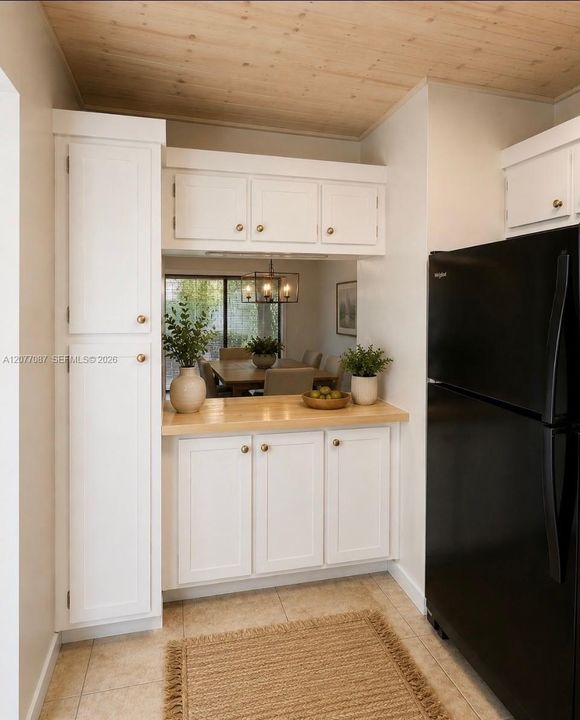 For Sale: $225,000 (2 beds, 2 baths, 986 Square Feet)