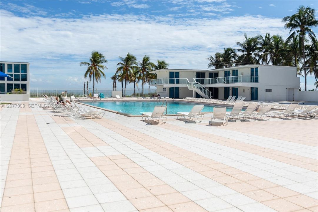For Sale: $429,000 (0 beds, 1 baths, 400 Square Feet)