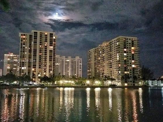 For Rent: $2,500 (2 beds, 2 baths, 1104 Square Feet)
