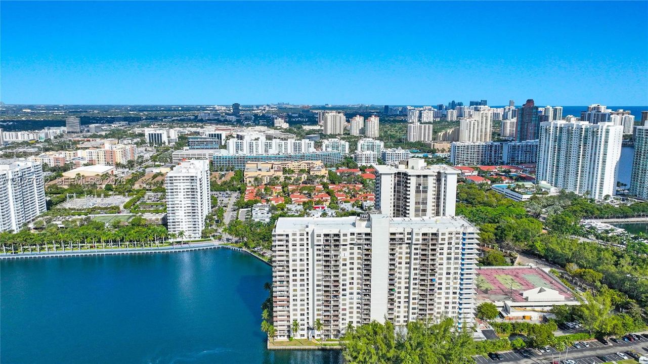 For Rent: $2,500 (2 beds, 2 baths, 1104 Square Feet)