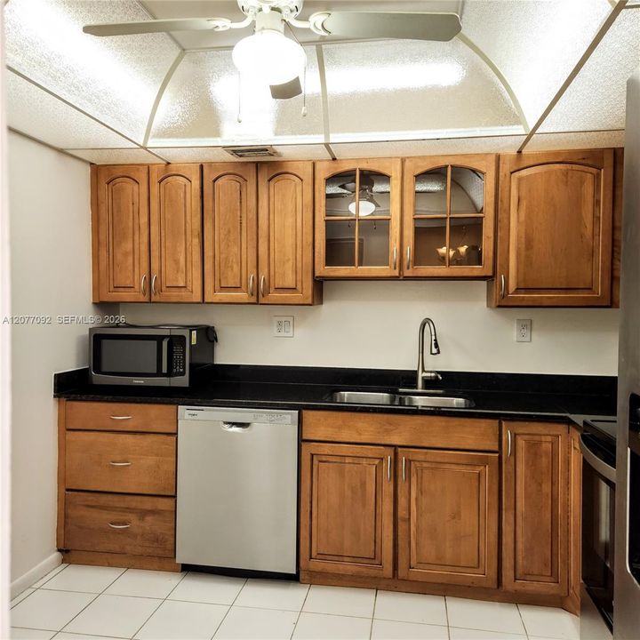 For Rent: $2,500 (2 beds, 2 baths, 1104 Square Feet)