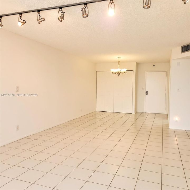 For Rent: $2,500 (2 beds, 2 baths, 1104 Square Feet)