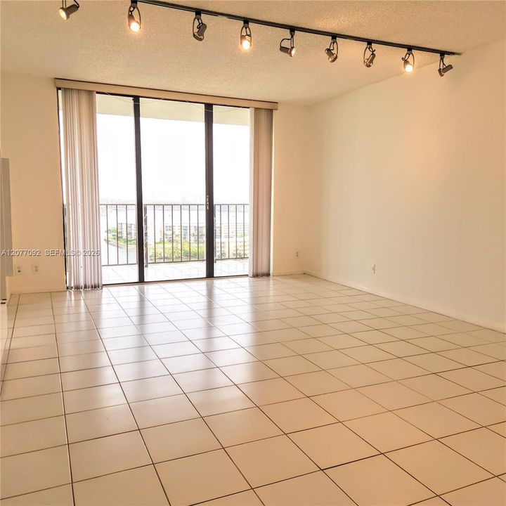 For Rent: $2,500 (2 beds, 2 baths, 1104 Square Feet)