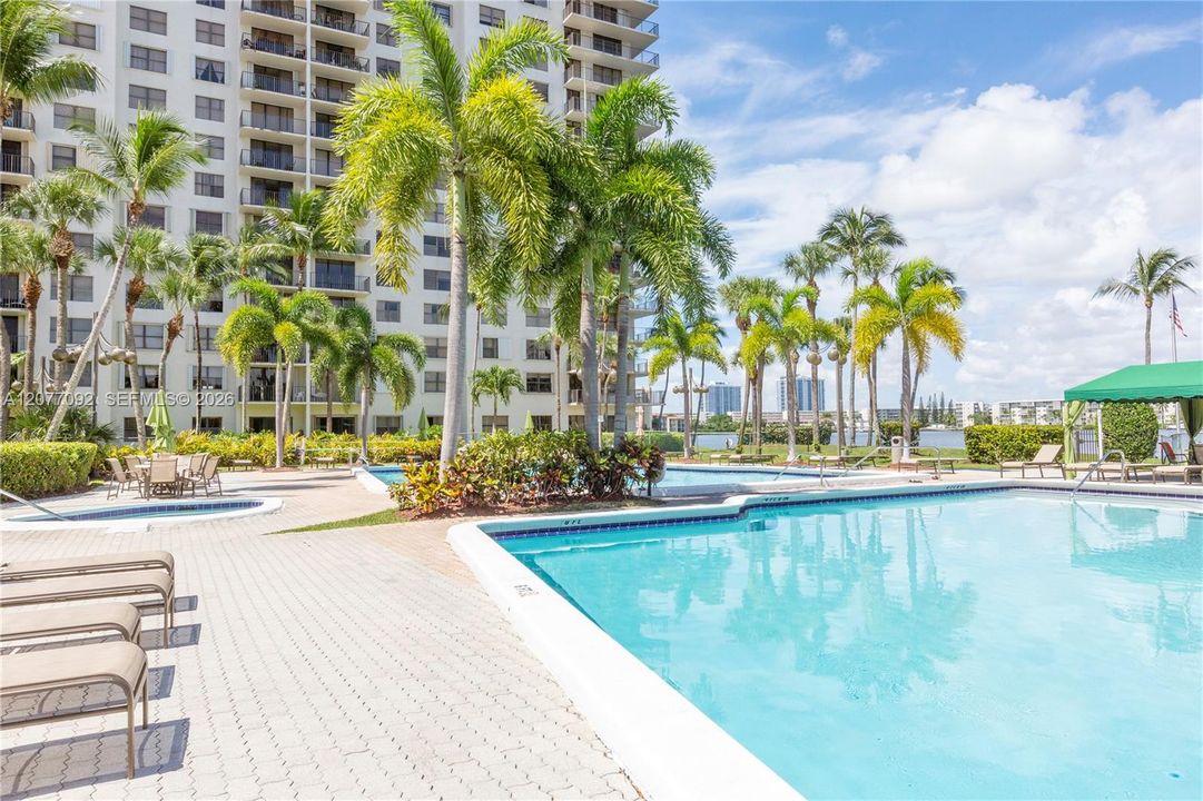 For Rent: $2,500 (2 beds, 2 baths, 1104 Square Feet)