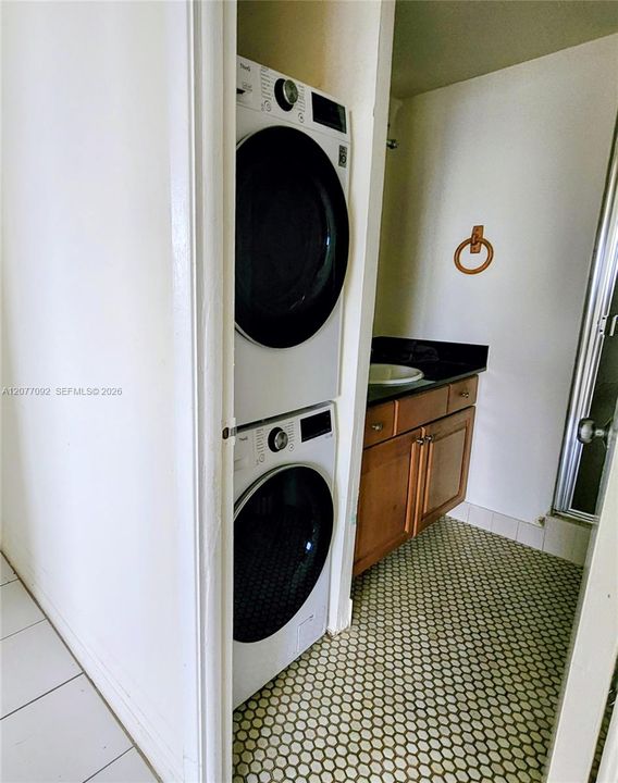 For Rent: $2,500 (2 beds, 2 baths, 1104 Square Feet)