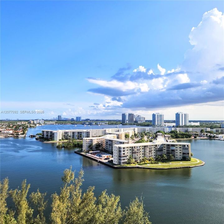 For Rent: $2,500 (2 beds, 2 baths, 1104 Square Feet)