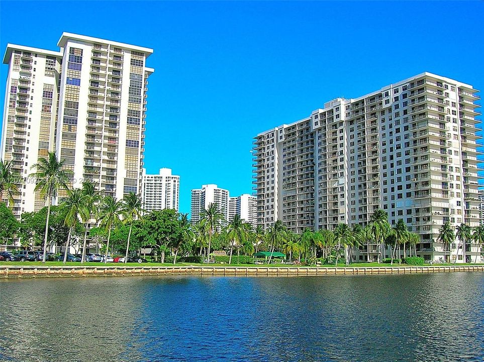 For Rent: $2,500 (2 beds, 2 baths, 1104 Square Feet)