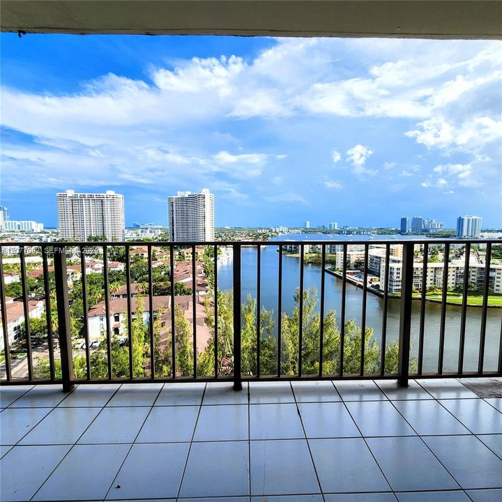 For Rent: $2,500 (2 beds, 2 baths, 1104 Square Feet)