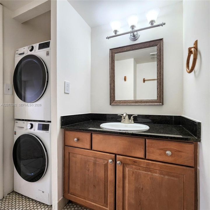 For Rent: $2,500 (2 beds, 2 baths, 1104 Square Feet)