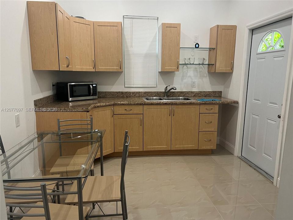 En Renta: $1,650 (0 camas, 1 baños, 1592 Pies cuadrados)