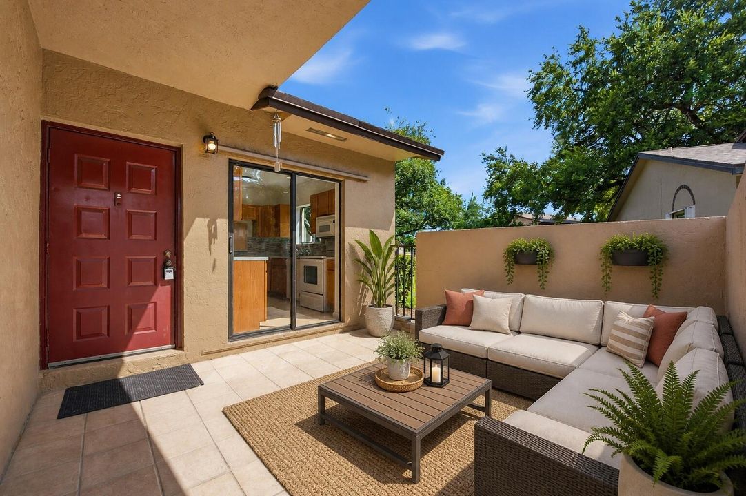virtually_staged_patio