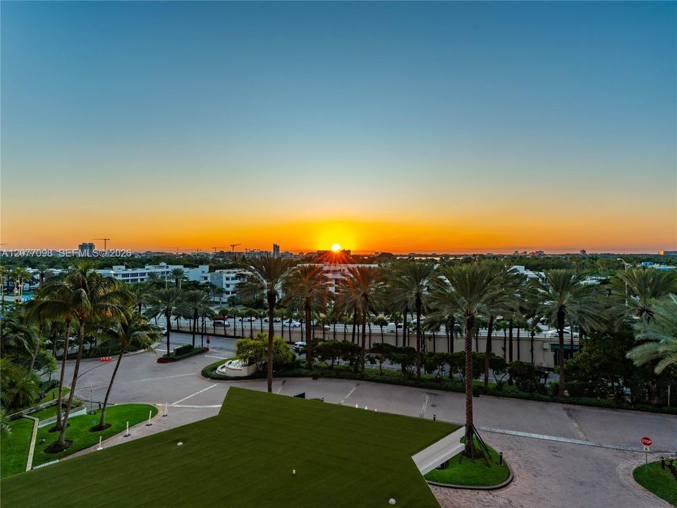 Active With Contract: $649,000 (1 beds, 1 baths, 896 Square Feet)