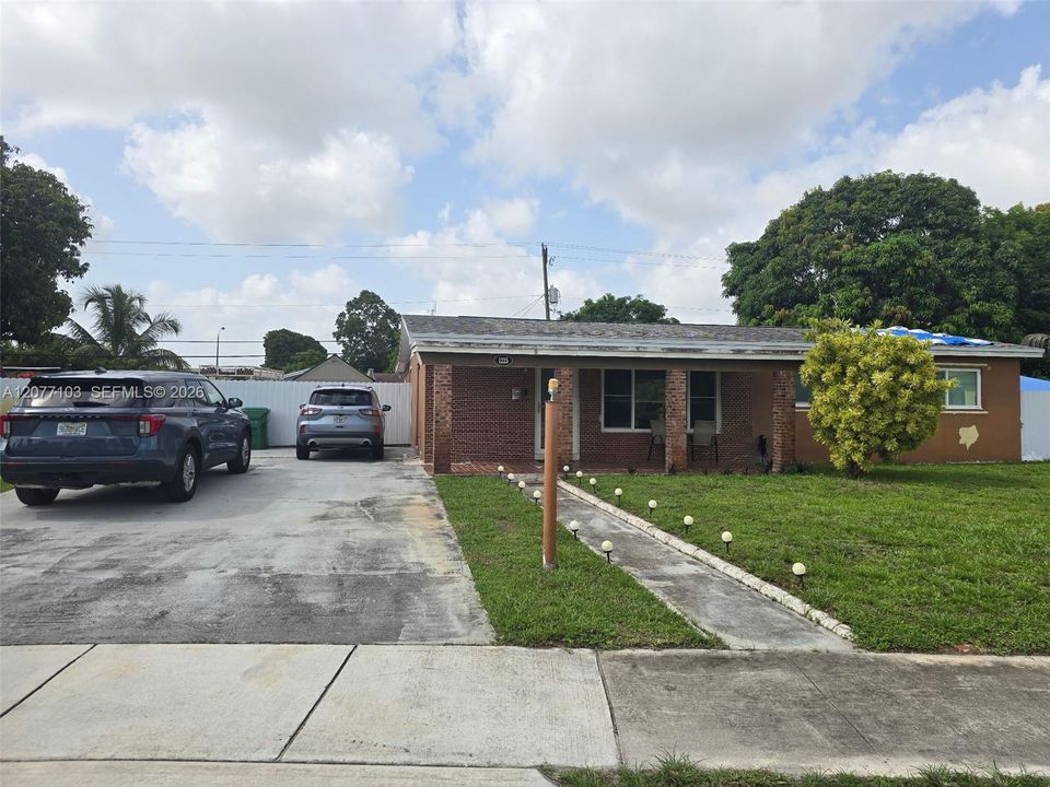For Sale: $640,000 (3 beds, 2 baths, 1608 Square Feet)