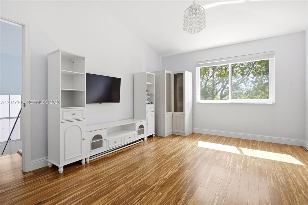 For Rent: $6,700 (3 beds, 2 baths, 1919 Square Feet)