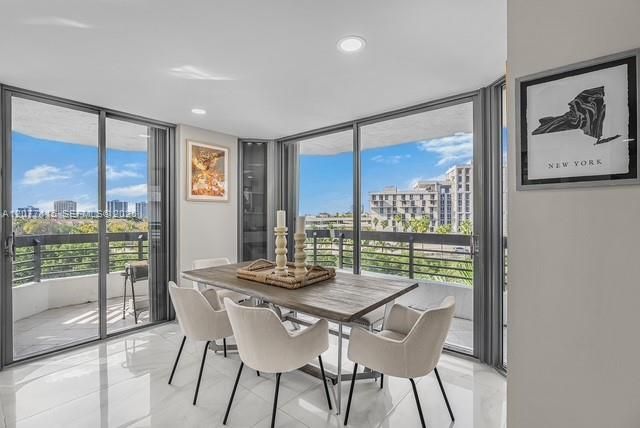 For Rent: $3,895 (2 beds, 2 baths, 1380 Square Feet)
